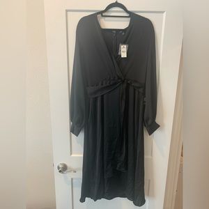 Black twist front long sleeve dress. NWTs. Size large.